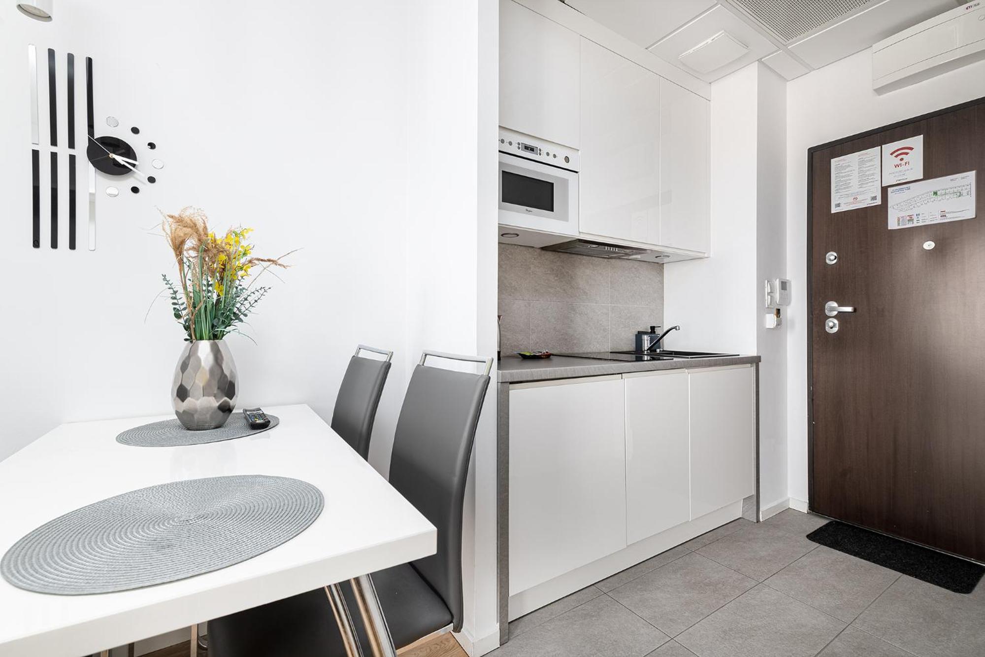 Rentplanet - Apartamenty Kasprzaka Варшава Экстерьер фото