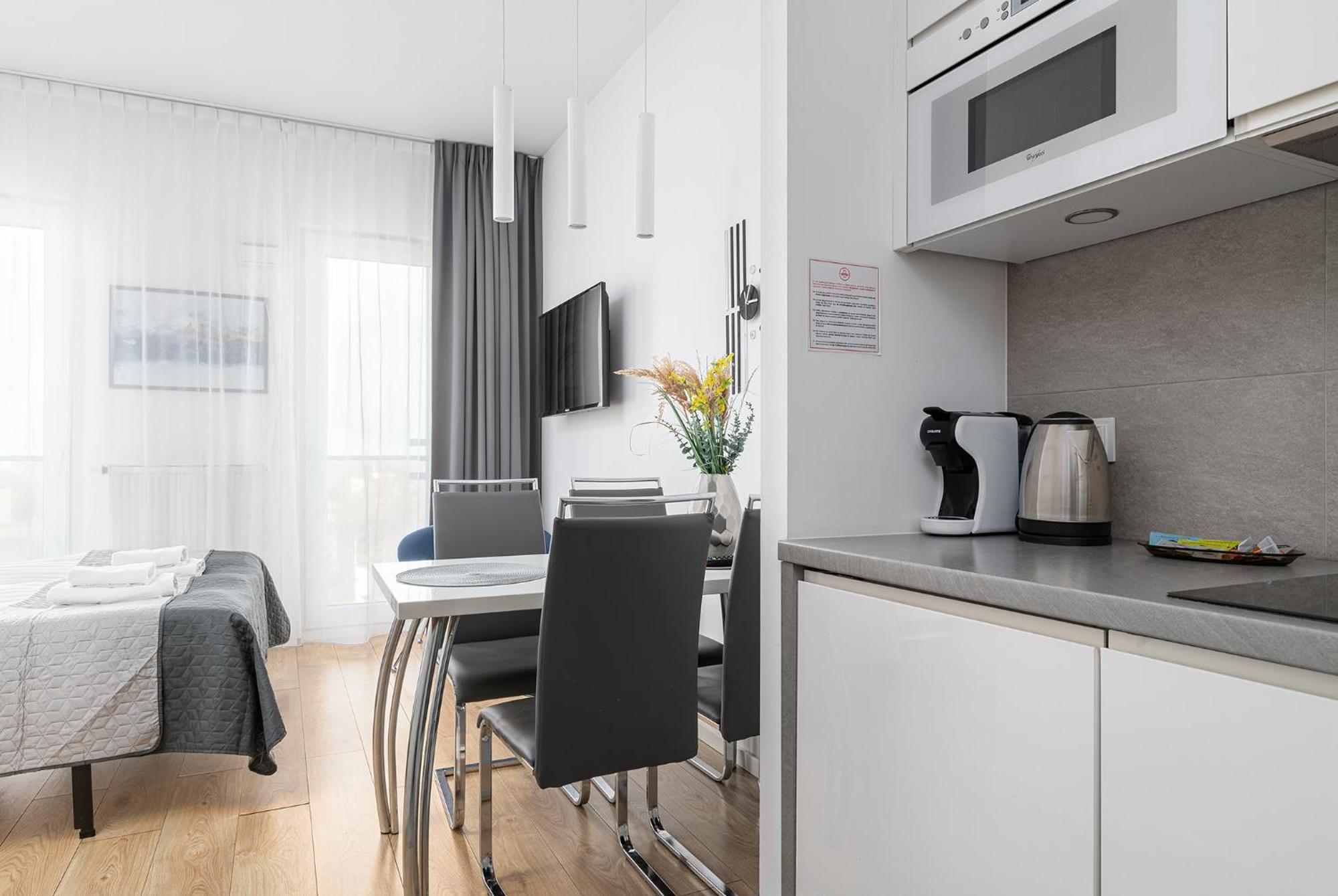 Rentplanet - Apartamenty Kasprzaka Варшава Экстерьер фото