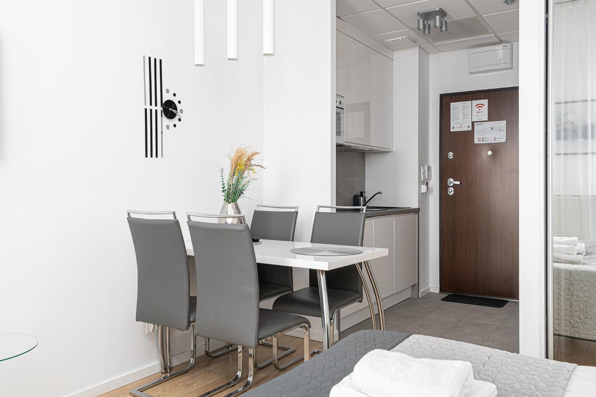 Rentplanet - Apartamenty Kasprzaka Варшава Экстерьер фото